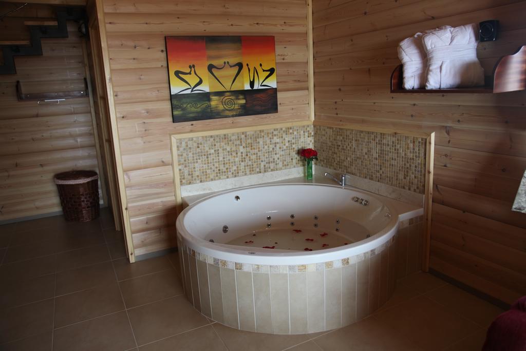 Be-Taam Ahava Suites Bruchim Qela' Alon Rom bilde